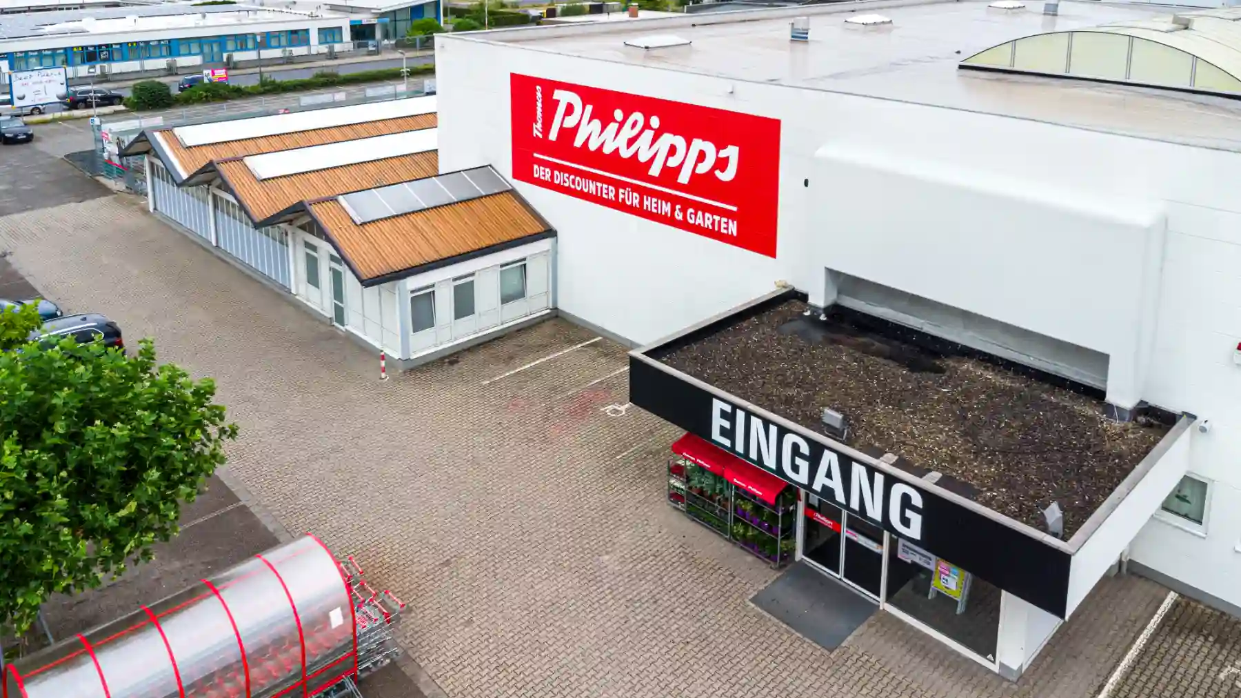 Drohnenaufnahme des Thomas Philipps Markt in Wolfsburg von Fotograf in der Nähe für 360 Grad Aufnahmen und drohnen aufnahmen